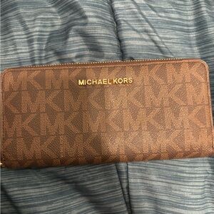 Michael Kors Wallet – Classic & Stylish